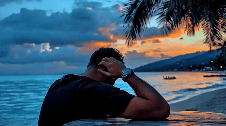 Voyageur stressé sur une plage au coucher du soleil, représentant les erreurs à éviter en PVT en Australie.